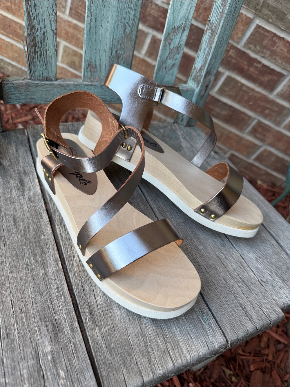 Free People Ladies EU 40 (9.5) Metallic Strappy Platform Sandals 👡